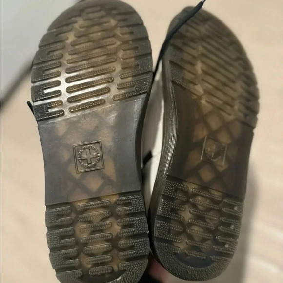 DR MARTENS YOUTH 1460 LEATHER LACE UP BOOTS - Picture 10 of 15